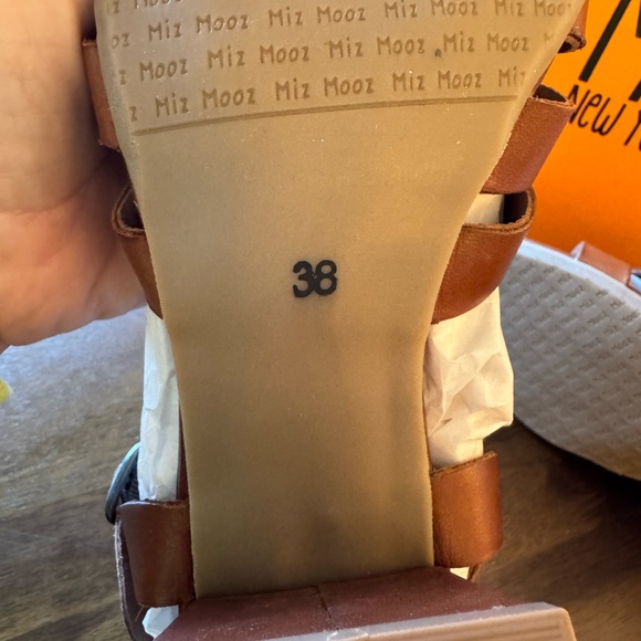 Miz Mooz Brown New York City Sandals size 36 block heel with buckle entry - Picture 4 of 8